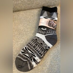 Cozy Black and Gray Nordic Patterned Thermal Knit Slipper socks